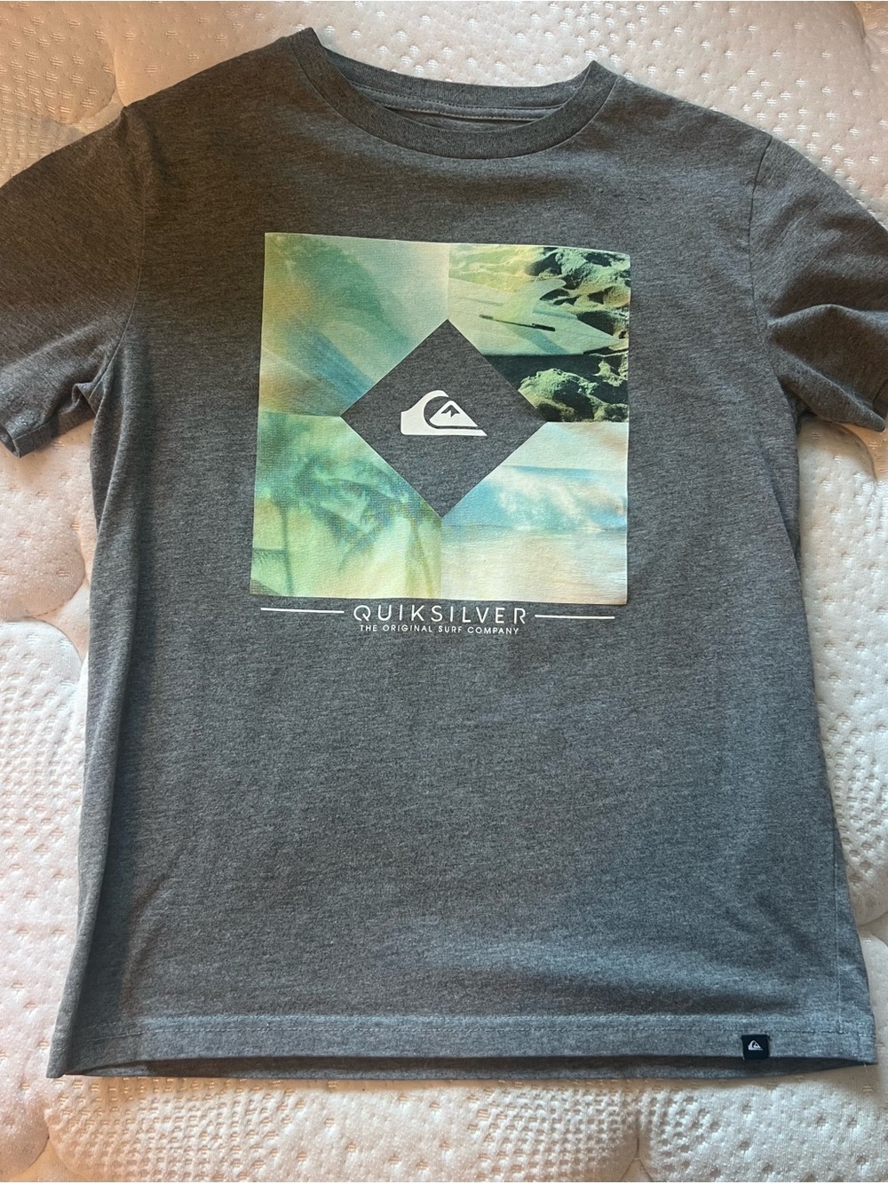 Quiksilver Men's Charcoal Gray Graphic Tee with Green & Teal Print